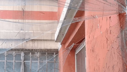 深夜“轰隆”一声巨响，大连女子家玻璃瞬间碎裂！竟是因为……