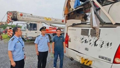 北京警方通报“研学游黑大巴侧翻”：致7名学生和2名老师受伤