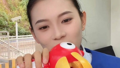 你路过的高速收费站，很可能是个直播间