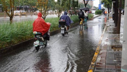 北京城区降雨量已达暴雨，今明两天最高气温12℃至13℃