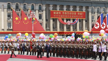 习近平出席金正恩举行的欢迎仪式
