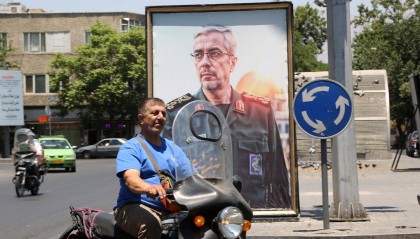 “你只有12个小时逃跑”，以色列被曝电话恐吓伊朗高层，超20人收到“死亡威胁”