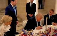 美国专家心态崩了：特朗普千不该万不该，不应该在凡尔赛宫签字