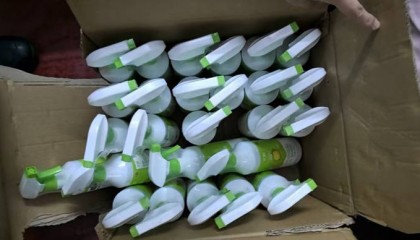 上海老人花6万买了20箱洗洁精，警方介入后，上门免费保洁团伙落网