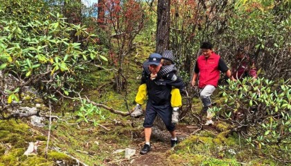 女孩在海拔4700米甘孜党岭严重高反，找到时呼吸困难已陷入半昏迷