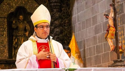 被爆有17名情人，这名主教辞职