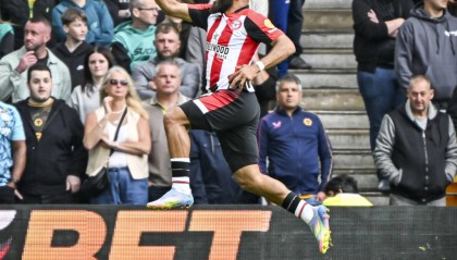 曼联获姆贝乌莫力荐，有望签下“全能战士”奥利·沃特金斯