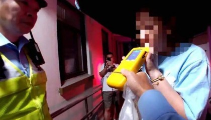 上海一女子开车肇事后，第一件事竟是逃回家喝酒……已被刑拘！