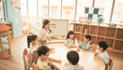 最新统计出炉：幼儿园一年关掉2万所，民办校少了1.5万所