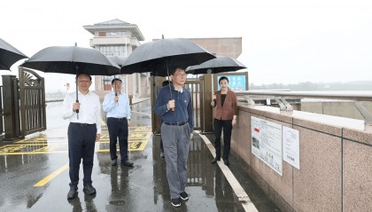 端午节当天，河南省委书记冒雨赴信阳出山店水库察看运行情况