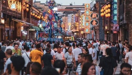 景德镇陶阳里步行街收费引热议，景区回应