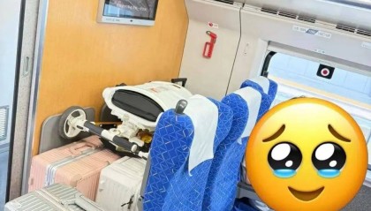 乘客称高铁末排座椅空间被行李占满，无法调节，12306回应