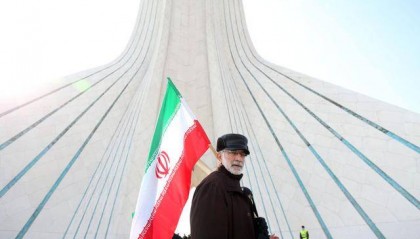 伊朗防长：若与美发生军事冲突 将袭击中东美军基地