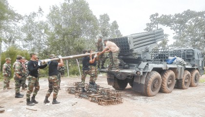 动用战机火箭炮，互指对方先开火，泰柬边境冲突猛烈升级