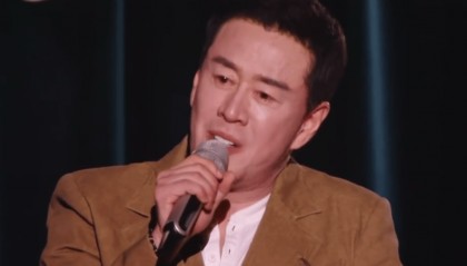 杨坤回应被《歌手》淘汰：为什么不留我多唱几首歌呢