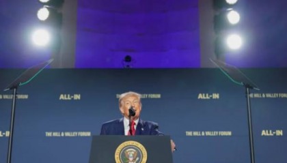 万斯承认：中国赶上来，是美国领导人蠢