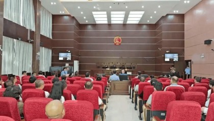 海南省教育厅一干部“收礼”细节曝光：收受动感单车、桌球设施、跑步机