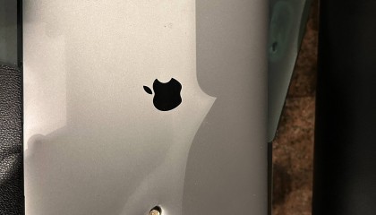 中国小伙在巴西遭持枪抢劫，逃跑时对方开枪，事后发现子弹打进电脑：犯“禁忌”被盯上