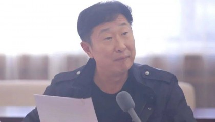 林永健在《人民日报》撰文：某些顶流演员自带“编剧团队”进组，随时准备给剧本“动手术”