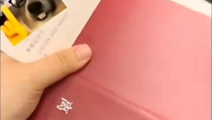 结婚证发成离婚证！网友调侃“第一次见合照的离婚证”，长春一民政局：发错了，已道歉