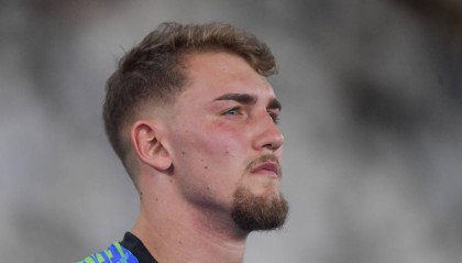 哭红了眼眶巴西后卫布鲁诺赛后采访情绪激动，为失误自责