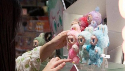 一娃难求的Labubu，捧出河南新首富