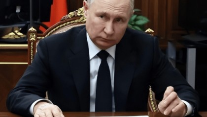 九三阅兵刚结束，欧盟突然很不满，放话欧洲必须担当主角，中方回应12个字，信号强烈！