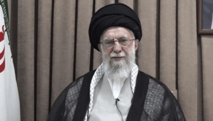 特朗普撒下弥天大谎，被当众拆穿！伊朗军方：上射程2000公里的导弹