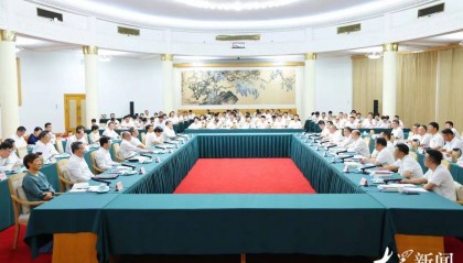 山东省委书记与100余名企业家座谈交流