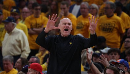 步行者教练里克·卡莱尔力挺裁判斯科特·福斯特：总决赛中的争议与舆论风暴