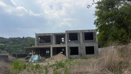 大连一宅基地翻建缘何成违建，六年诉讼未了