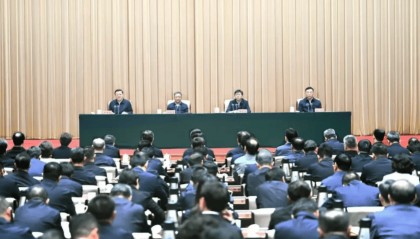 内蒙古自治区召开全区领导干部会议