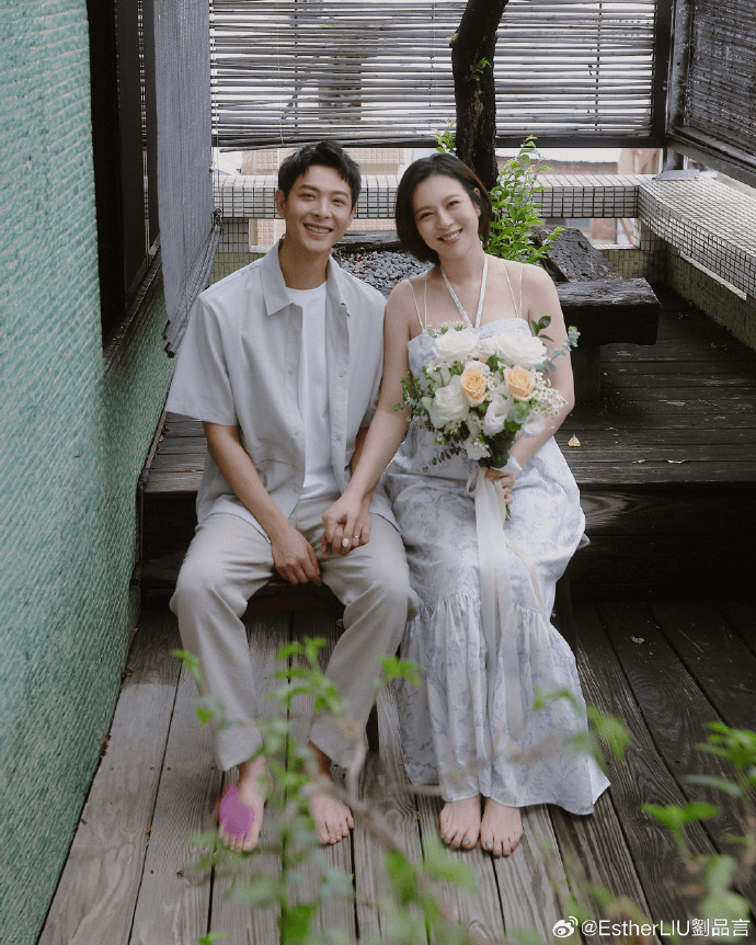 明星情侣官宣结婚！女方已有身孕