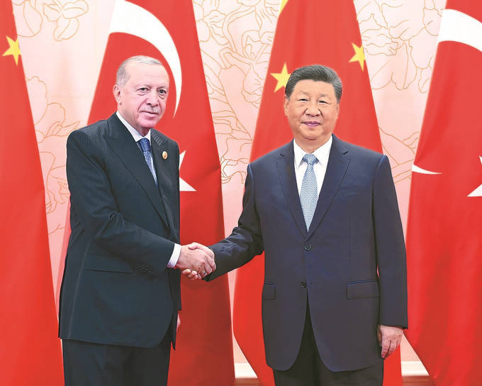 习近平分别会见来华出席2025年上合组织峰会的外国领导人