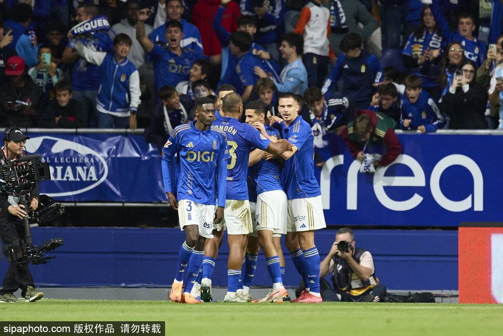 西甲-加西亚失误送礼莱万替补建功 巴萨3-1迎3连胜