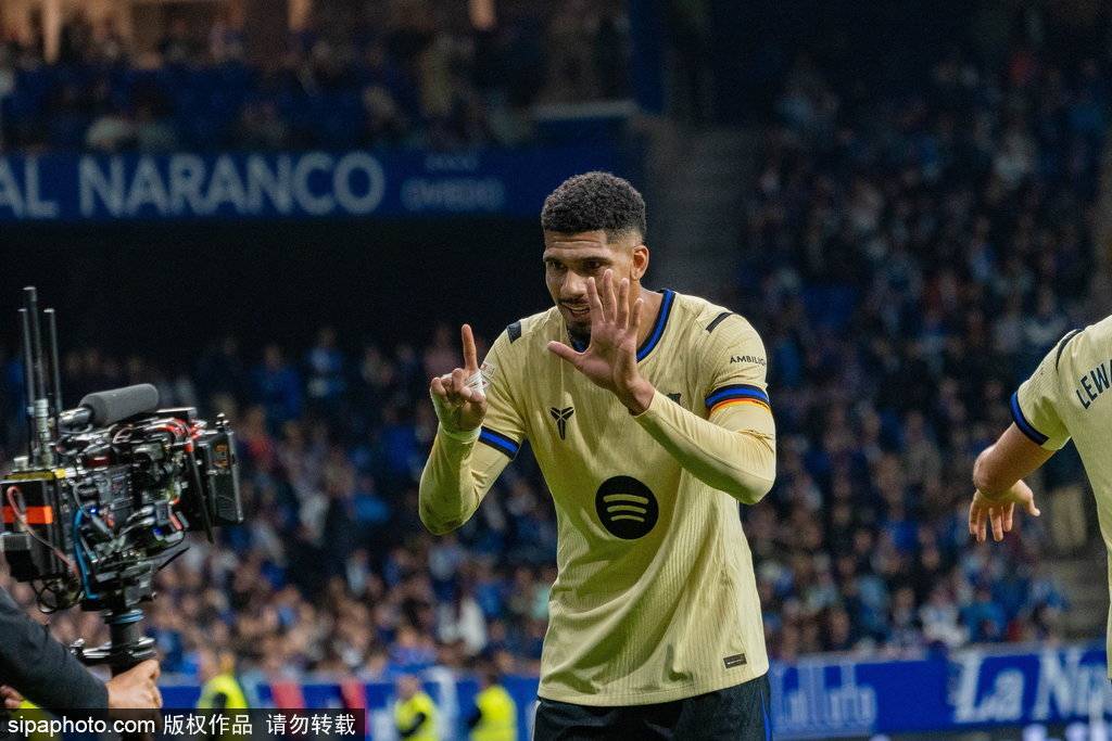 西甲-加西亚失误送礼莱万替补建功 巴萨3-1迎3连胜