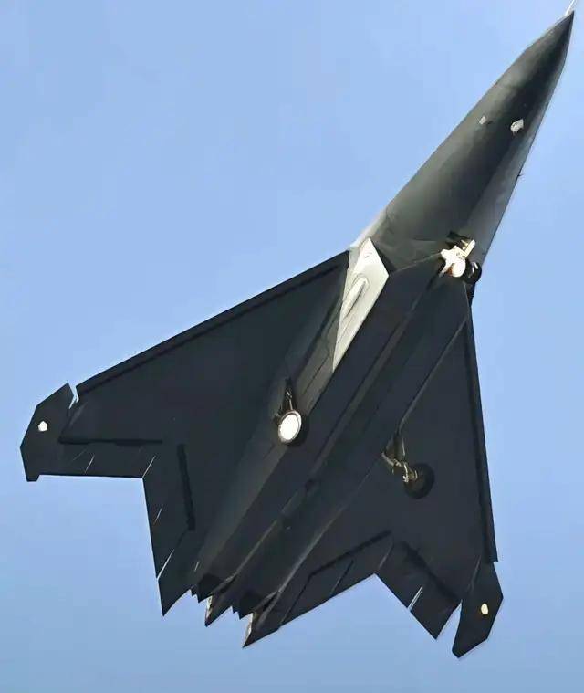 中国“福建”舰最新进度！中国3航母战力或超越2艘美国尼米兹