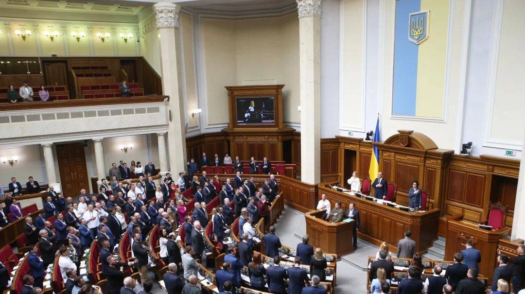 面对泽连斯基的对华狂态，我们可以借他国之手进行打击