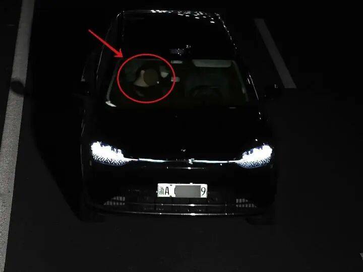 杭州男子酒后开辅助驾驶，在副驾睡着了……拘役一个月十五日