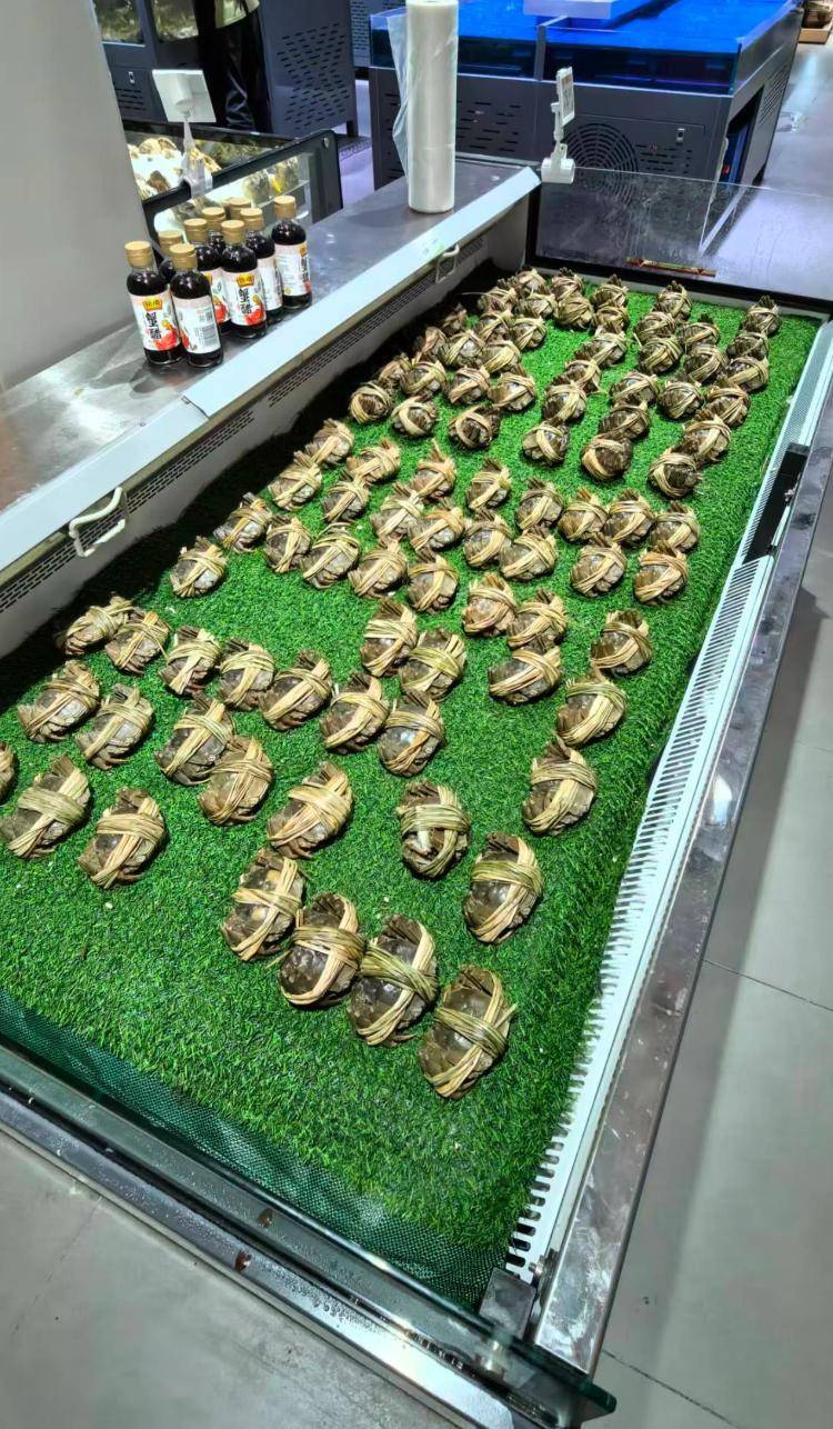 中秋消费市场提前“升温”:“轻装”月饼受青睐,“炫蟹”模式已就位