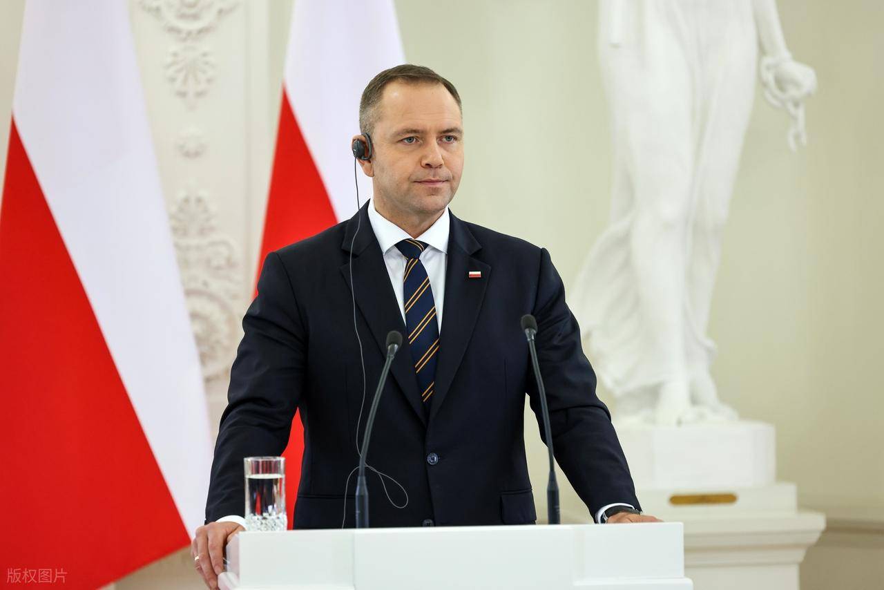 俄罗斯不宣而战，十万俄军齐聚红军城，波兰大使馆遭误炸？误炸还是蓄意挑事