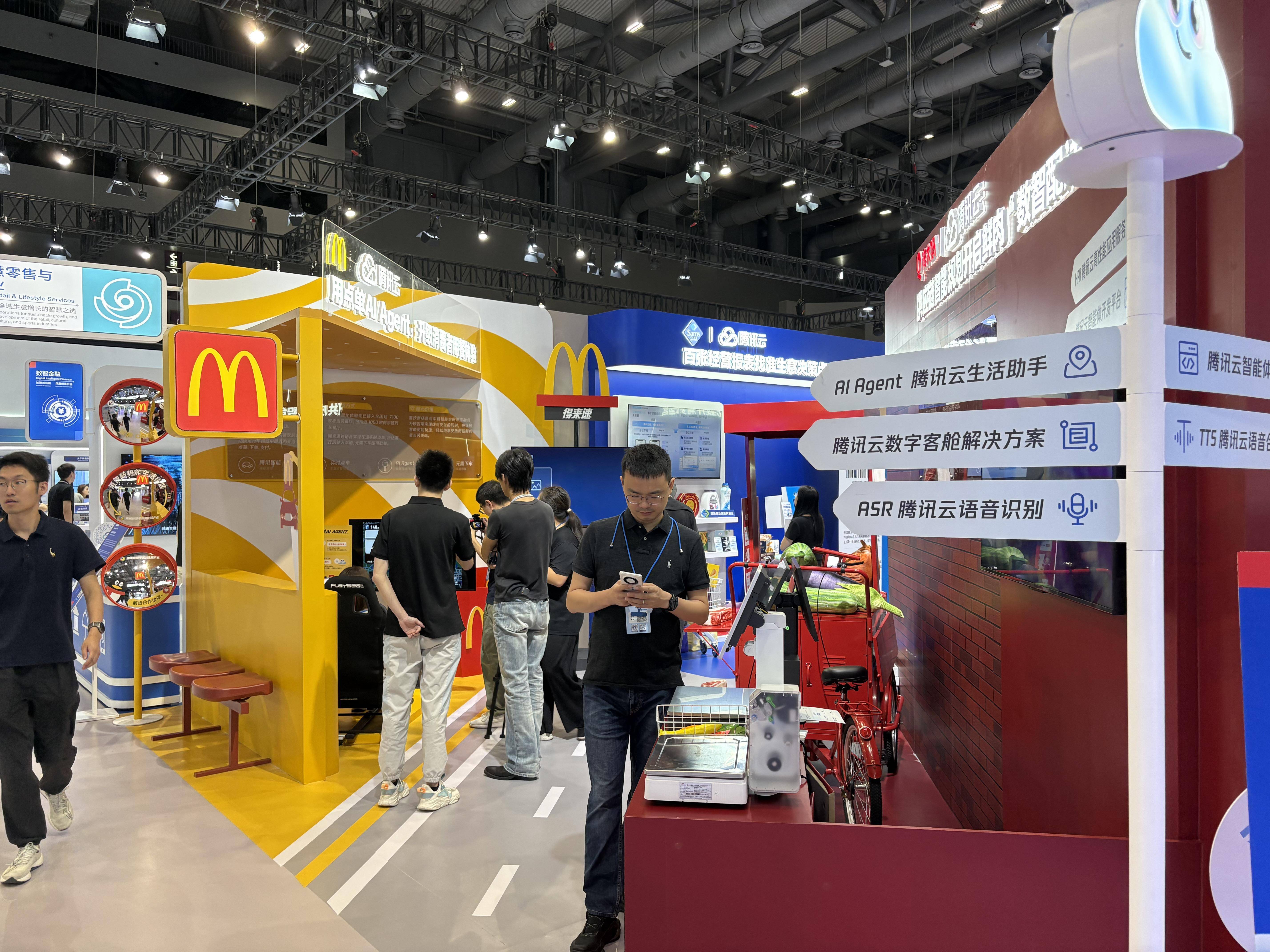 财经观察｜经济引擎装上AI“新三件”：不是未来已来，而是正在发财