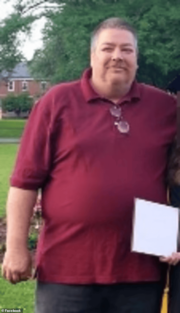 美国12岁女孩遭养父性侵7年，怀孕生子，养母装不知道