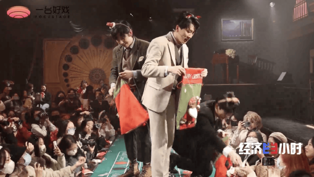 小剧场撬动大市场!“白天逛商圈,晚上进剧场”成年轻人休闲新选择