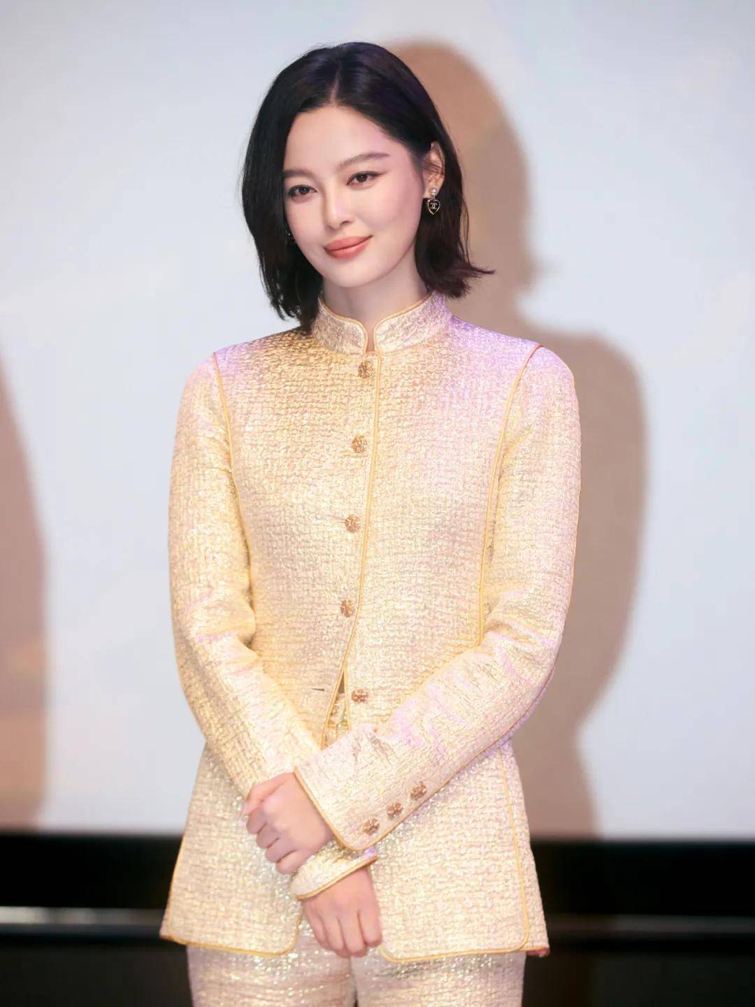 穿豹纹的辛芷蕾宛如行走的奖杯，马伊琍一身绿裙梦回玲子