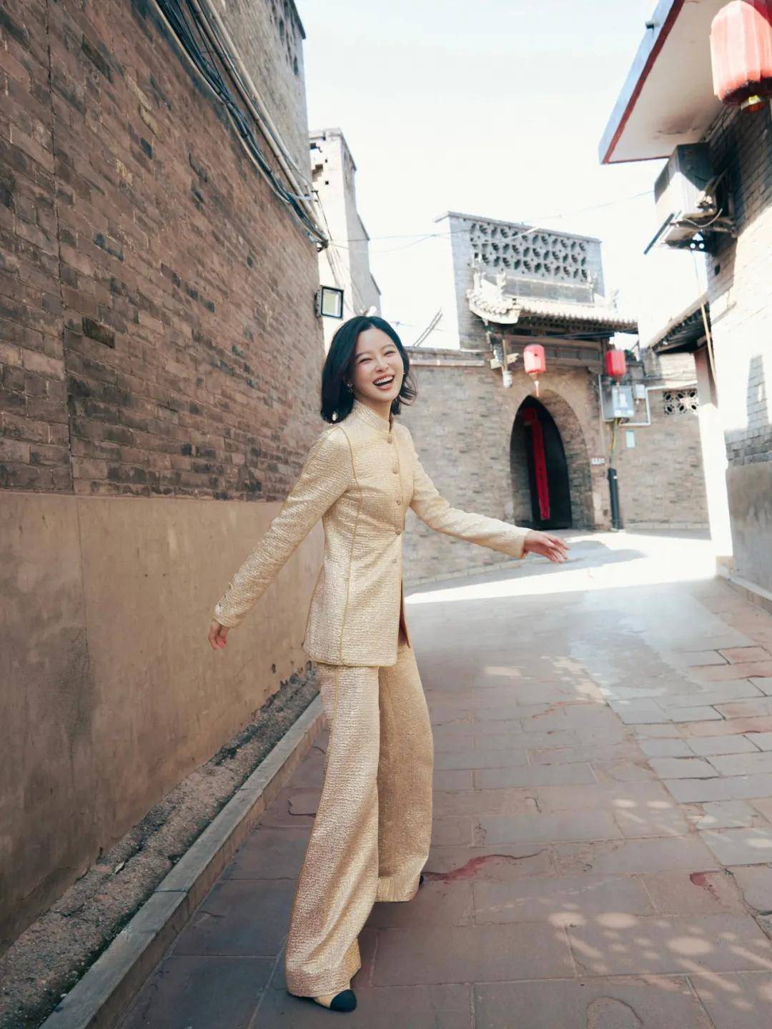 穿豹纹的辛芷蕾宛如行走的奖杯，马伊琍一身绿裙梦回玲子