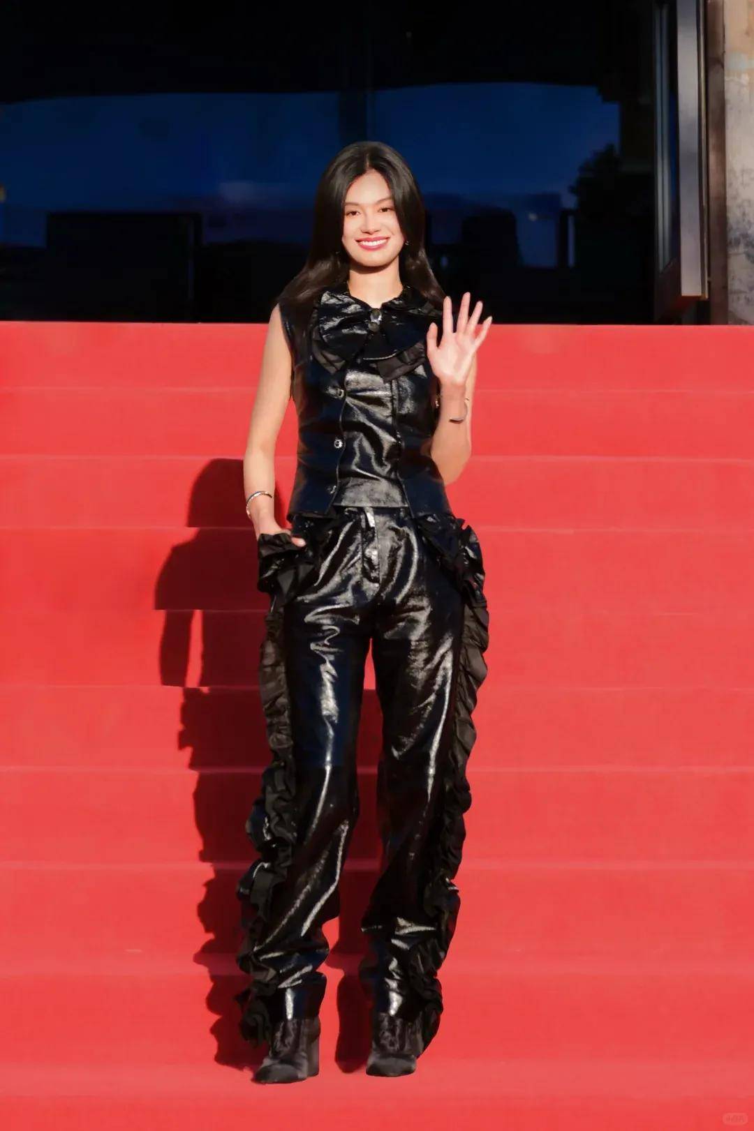 穿豹纹的辛芷蕾宛如行走的奖杯，马伊琍一身绿裙梦回玲子