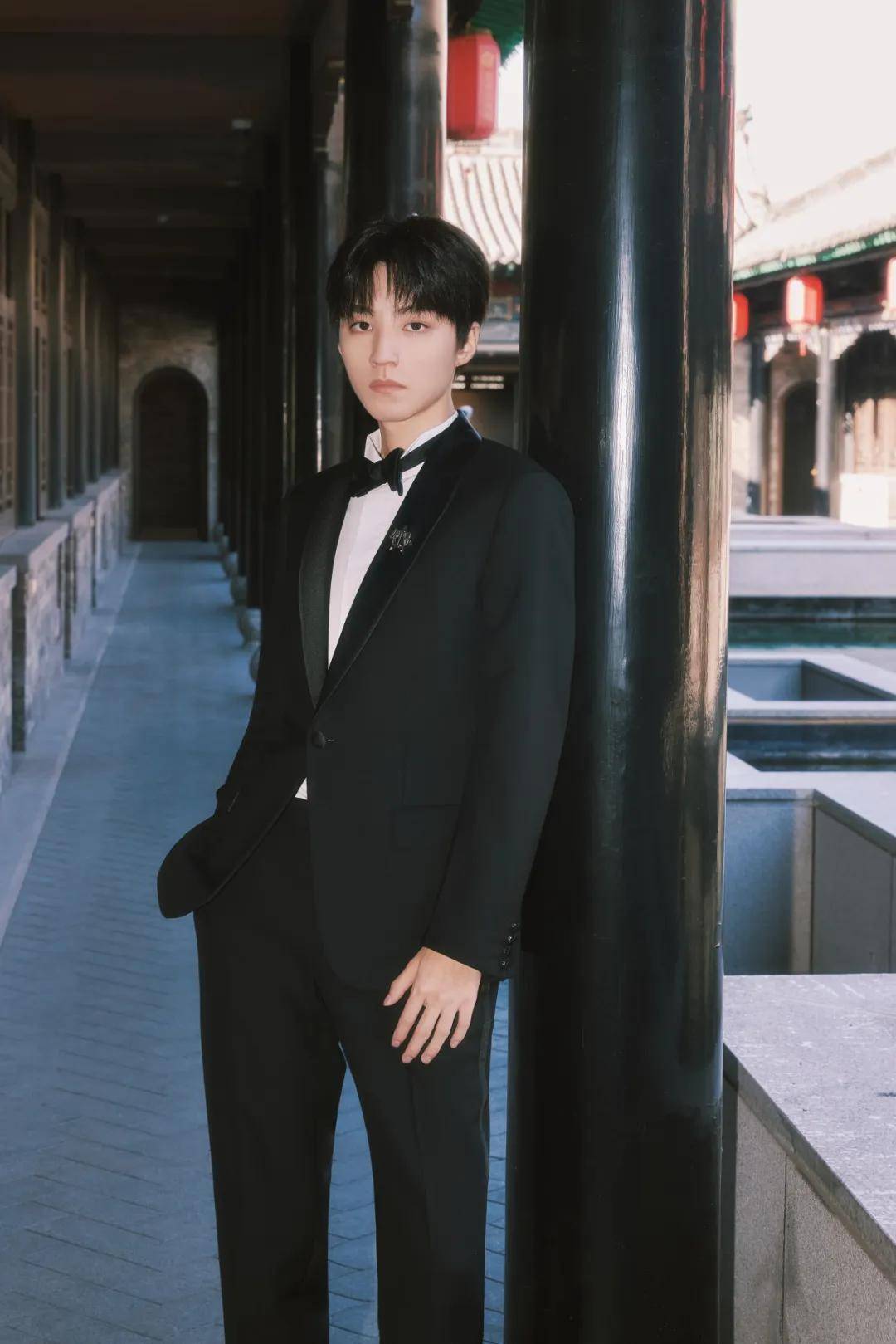 穿豹纹的辛芷蕾宛如行走的奖杯，马伊琍一身绿裙梦回玲子