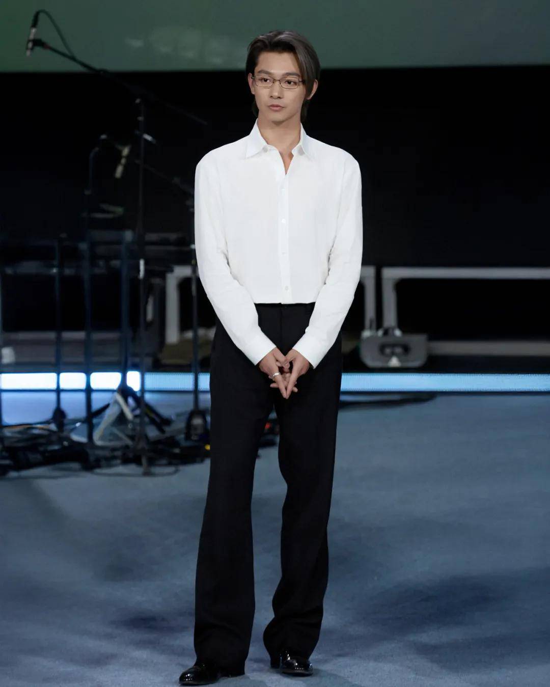 穿豹纹的辛芷蕾宛如行走的奖杯，马伊琍一身绿裙梦回玲子