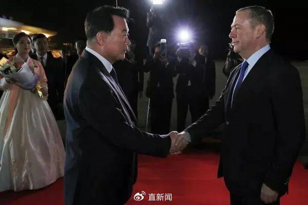 梅德韦杰夫抵朝鲜时发帖:朋友依然相伴,敌人则瑟缩颤抖